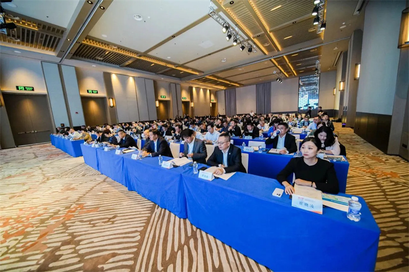 A Reunião Anual da Filial de Não-tecidos Hidroemaranhados da CCPA e a 28ª Reunião de Intercâmbio Nacional sobre Tecnologia e Aplicação de Produção de Não-tecidos Hidroemaranhados foram realizadas em Nantong